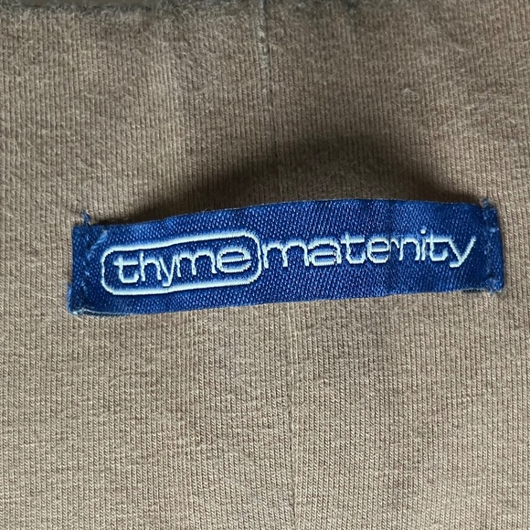 Thyme Maternity Capris With Front & Back Button Pockets - Picture 3 of 4